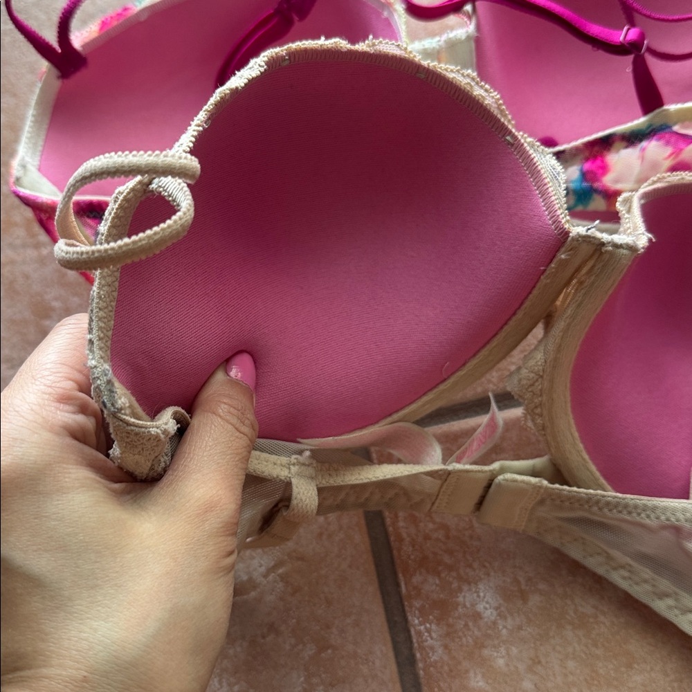 2 Victoria Secret Pink Push Up Bras - Picture 5 of 6